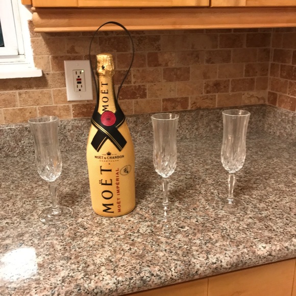 Meet your Posher, Gloria - Picture 1 of 1